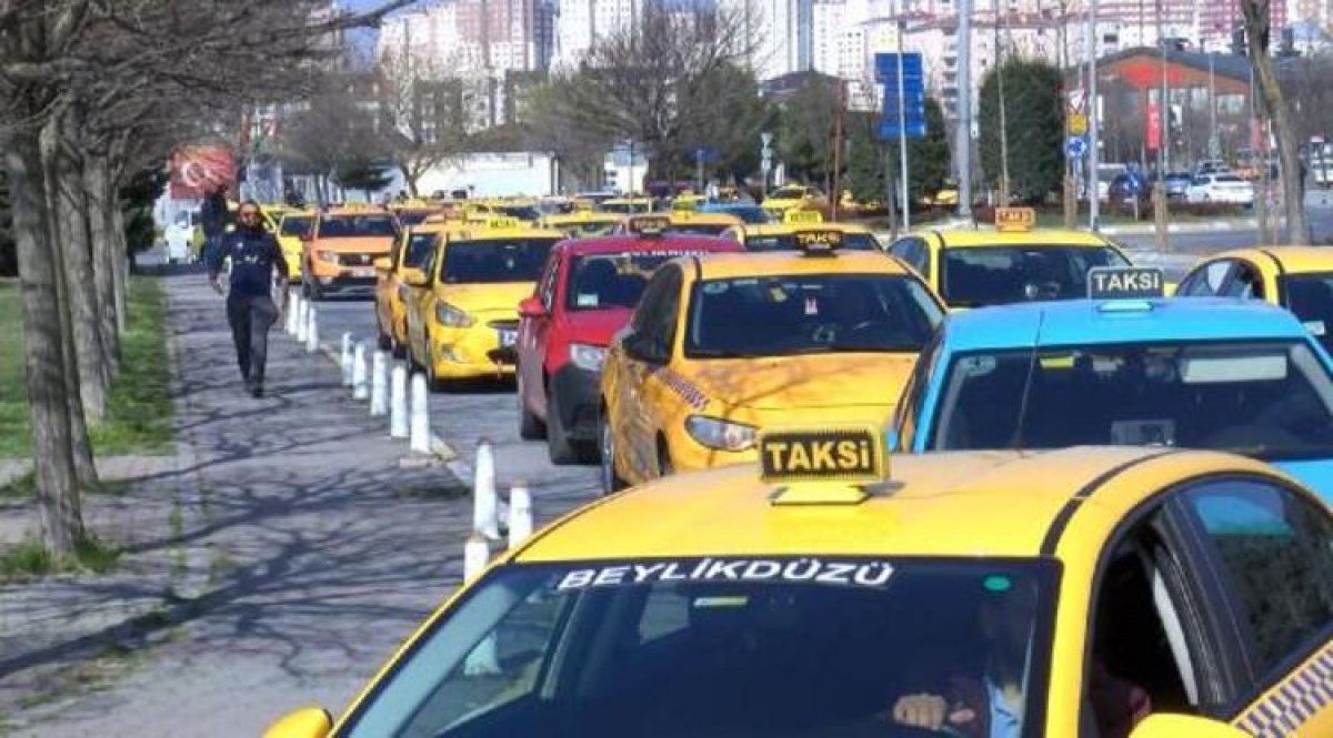 Taksicilerden 'işler azaldı' eylemi