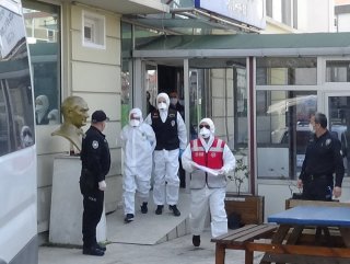 Koronavirüs servisine giremeyen hasta yakını dehşet saçtı
