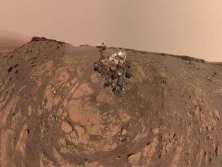 NASA'nın Mars aracı, tırmanış rekorundan önce selfie çekti