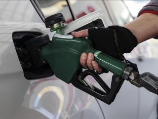 Benzine bir indirim daha