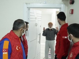 Sokağa çıkamayan Mehmet Amca'nın büryan siparişi