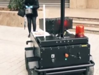 Sokağa çıkma yasağını delenlere robotlu uyarı
