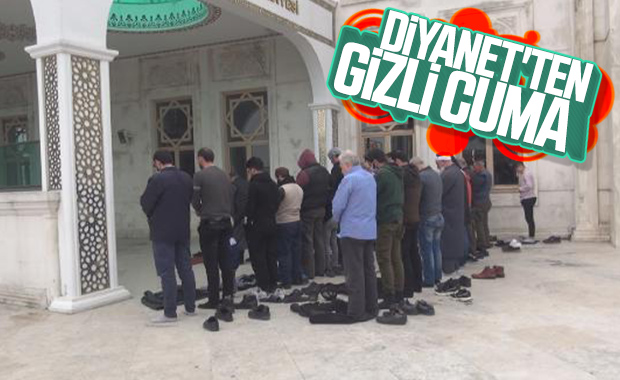 Cami avlusunda cuma namazı kıldılar