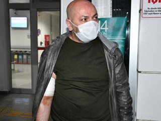 Canını kurtaran polis memurunu bıçakladı