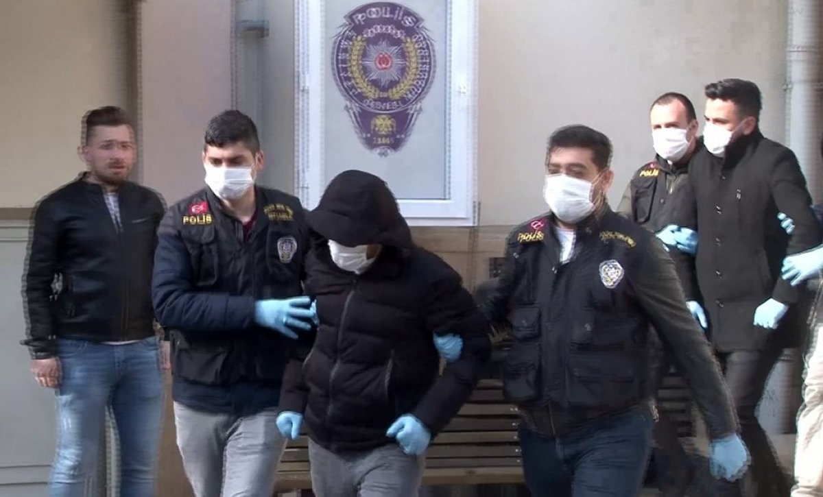 İstanbul'da parti düzenleyen gençlere gözaltı 