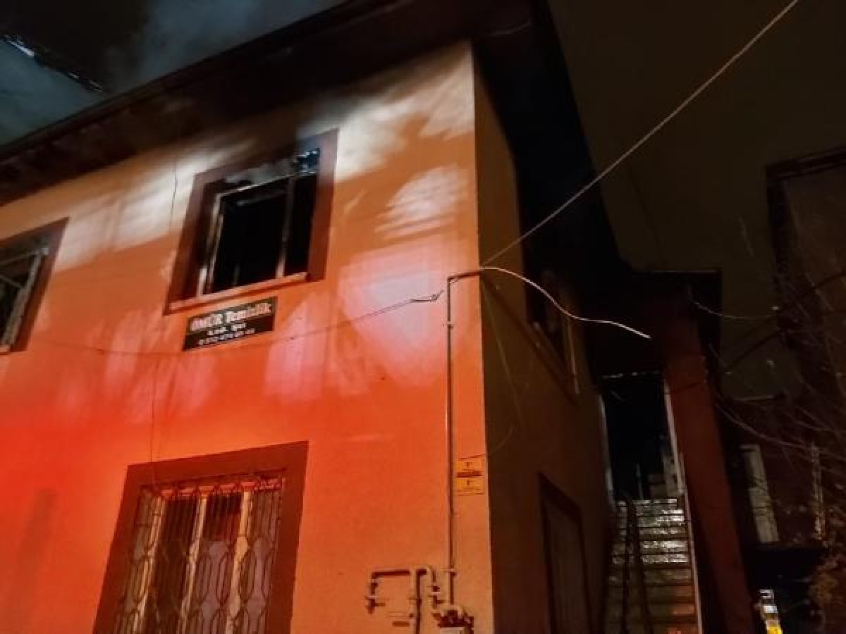 Malatya�da babasına sinirlenen şahıs evi ateşe verdi