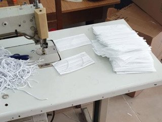 İzmir'de kaçak maske imalathanesine operasyon #1