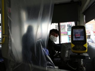 İstanbul'da otobüs şoförünün brandalı korona önlemi #1