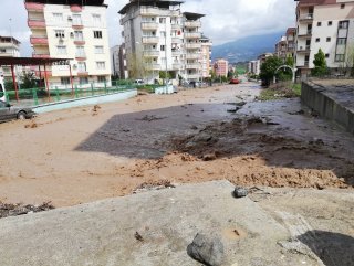 Osmaniye'de şiddetli yağış taşkınlara neden oldu