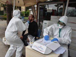 İzmir'de sokakta koronavirüs testi yaptılar