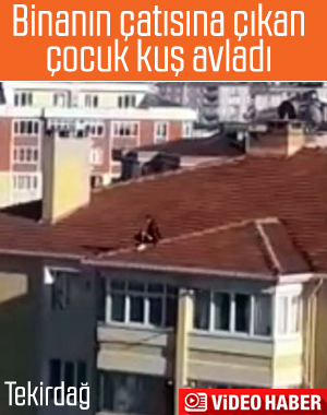 Binanın çatısına çıkan çocuğun tehlikeli anları