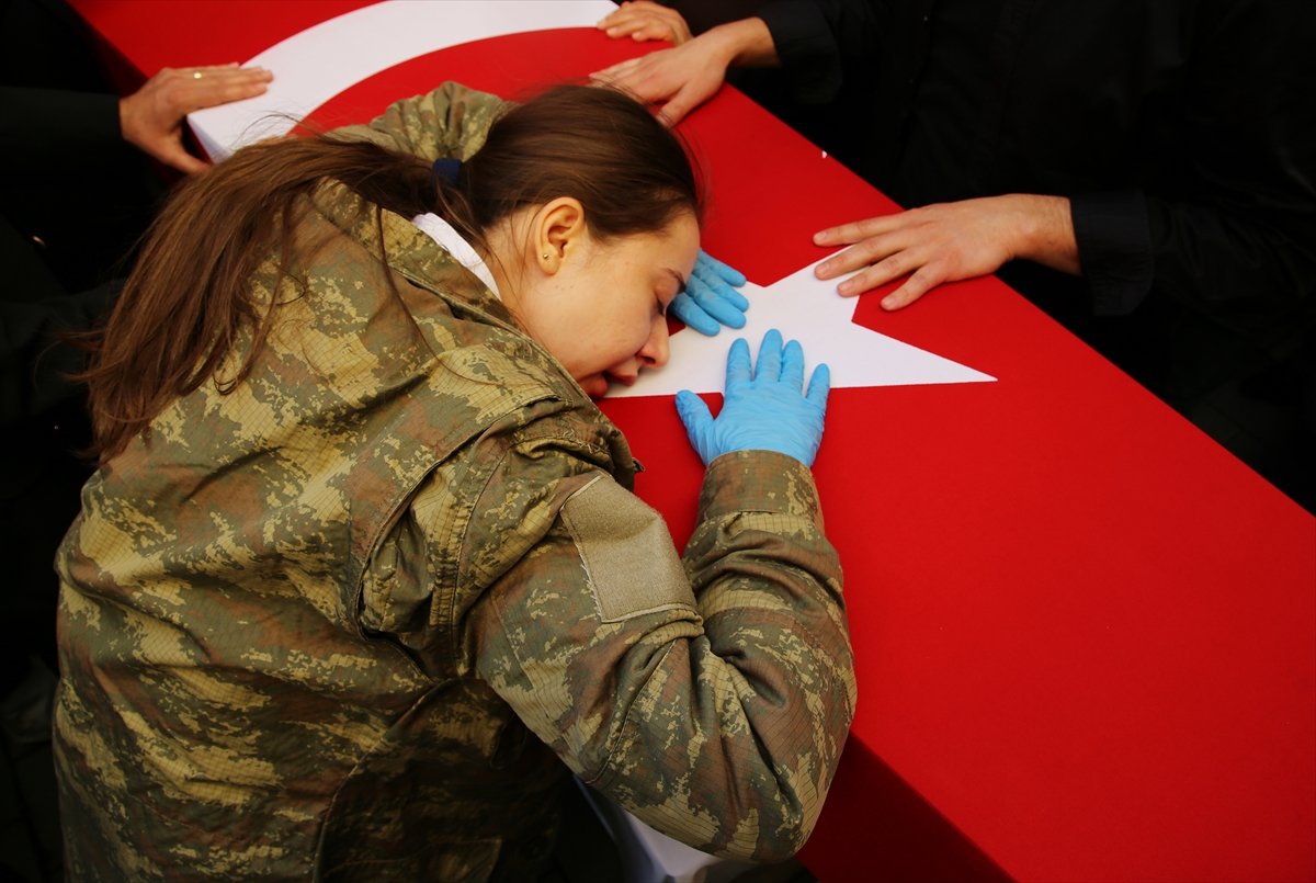 Manisa şehidini uğurladı