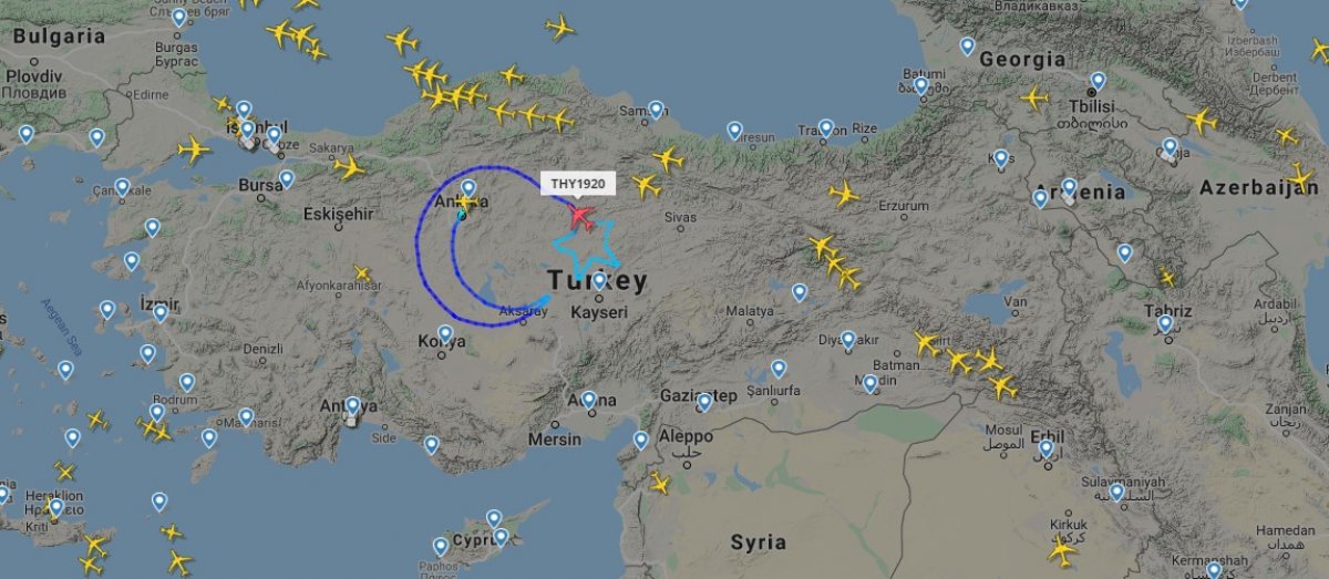 Türk Hava Yolları, dünyanın en büyük bayrağını açtı 