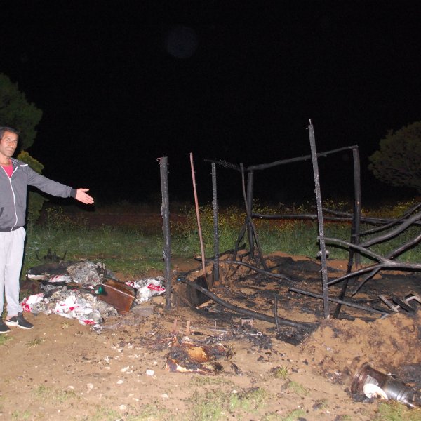 Tekirdağ�da yanan baraka ev küle döndü