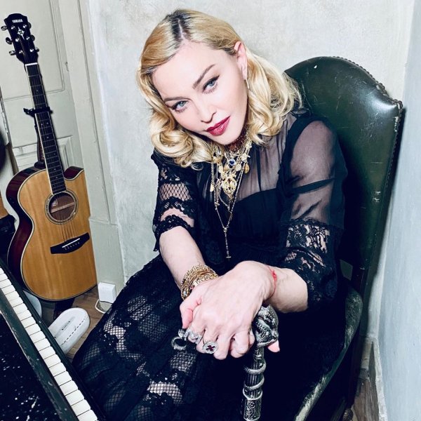Madonna koronavirüsü yendi