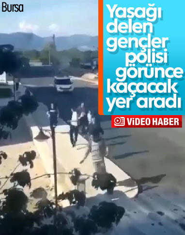 Bursa'da yasağı delen gençlerin polisten kaçma anı