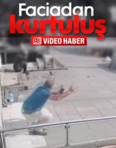 Kadıköy'de oturduğu sırada üzerine beton parçaları düştü