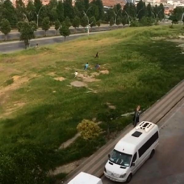 Sultangazi�de polisi gören çocuklar kaçtı Sultangazi�de polisi gören çocuklar kaçtı