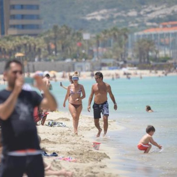 İzmir'de hafta sonu plajlar doldu #1