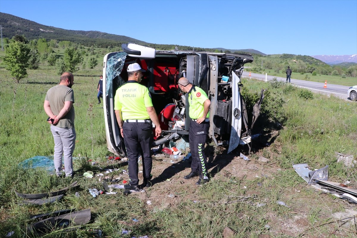 Erzincan Da Otobus Devrildi 19 Yarali