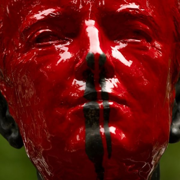 Statue of Belgian general covered in red paint in Brussels