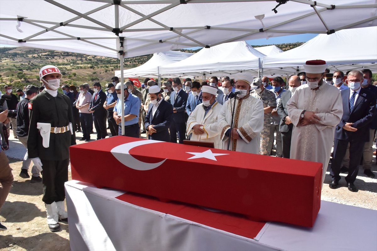 Diyarbakırlı şehit Recep Durak, son yolculuğuna uğurlandı #10