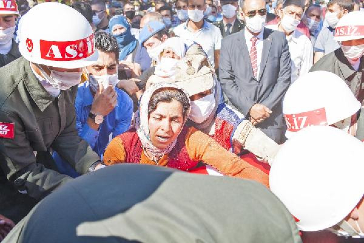 Diyarbakırlı şehit Recep Durak, son yolculuğuna uğurlandı #14