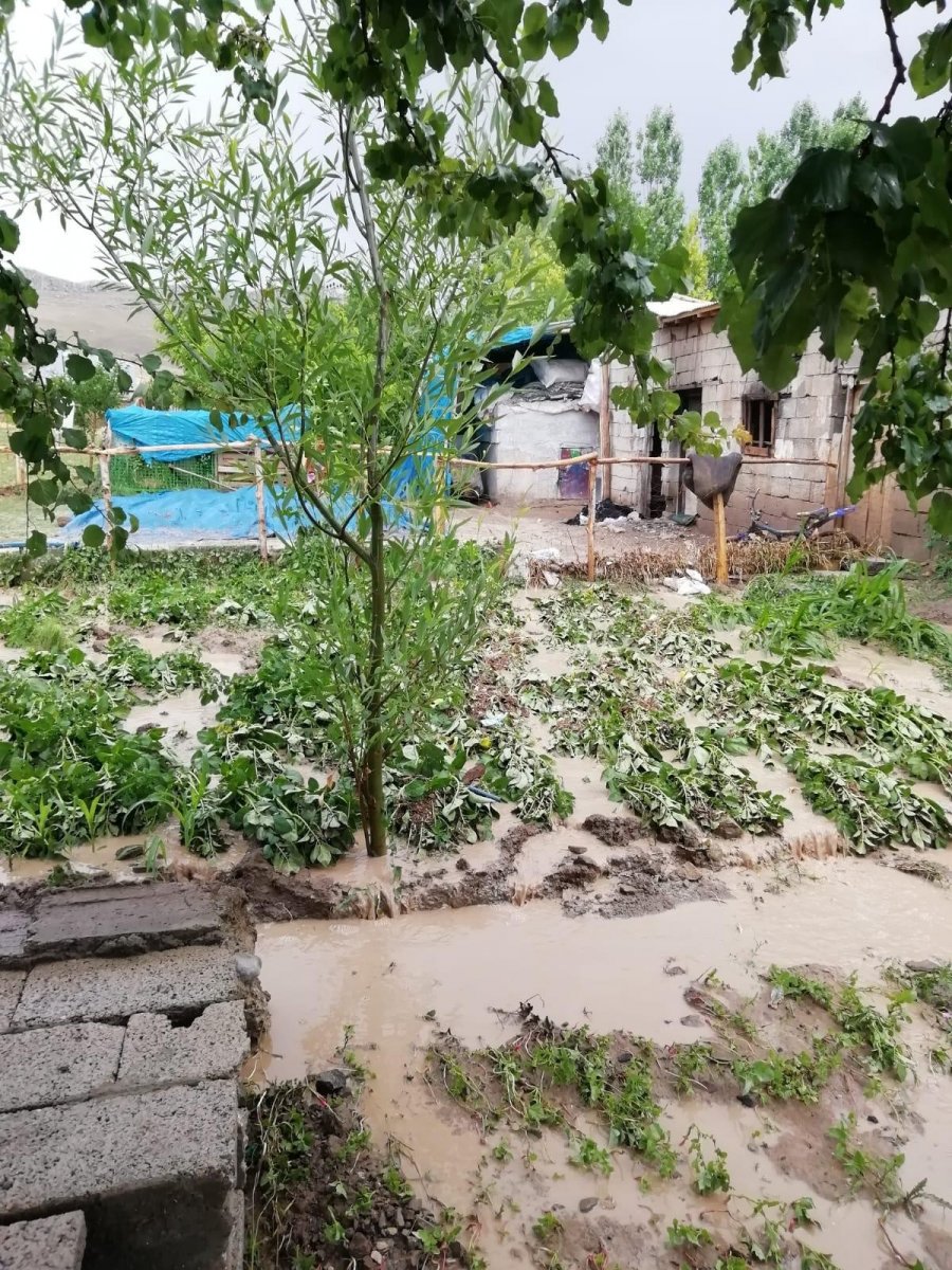 Van’da sel felaketi: 2 yaralı #2