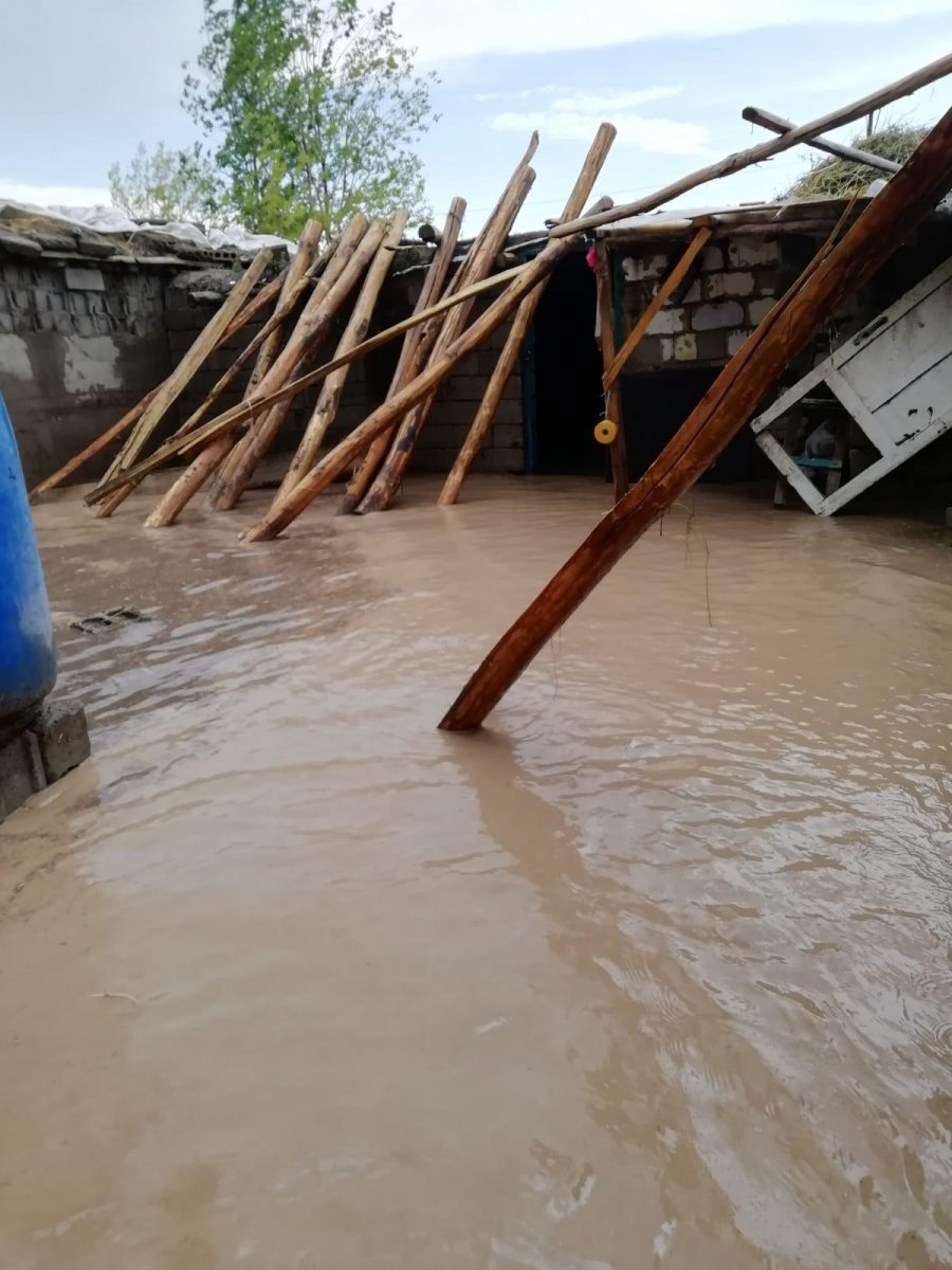 Van’da sel felaketi: 2 yaralı #4
