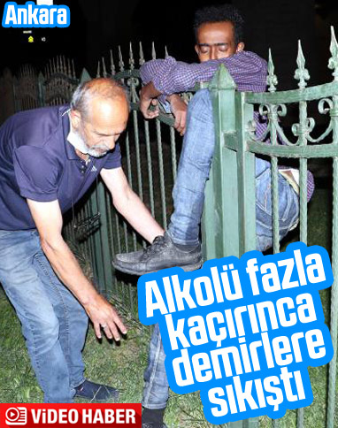 Ankara'da bir kişi demirlere sıkıştı