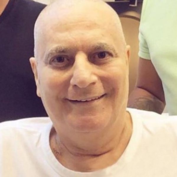 Mehmet Ali Erbil, saçlarını kestirdi