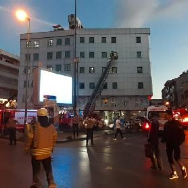 İstanbul'da özel bir hastanede yangın çıktı