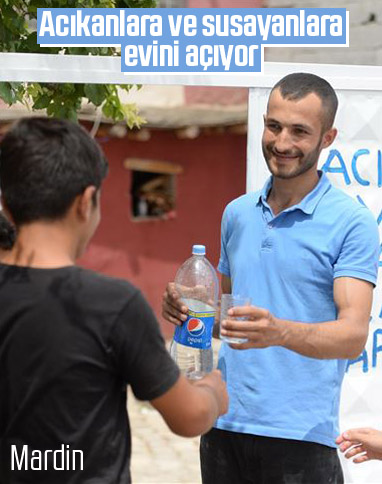 Mardin'de acıkan ve susayan yolculara kapı açan ev sahibi