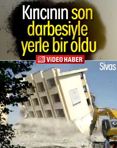 Sivas'ta yurt binasının yıkıldığı an 