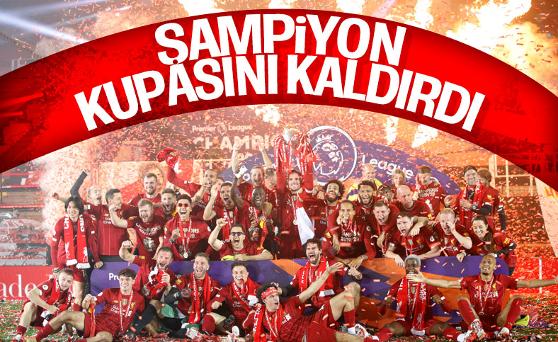 Liverpool şampiyonluk kupasını kaldırdı