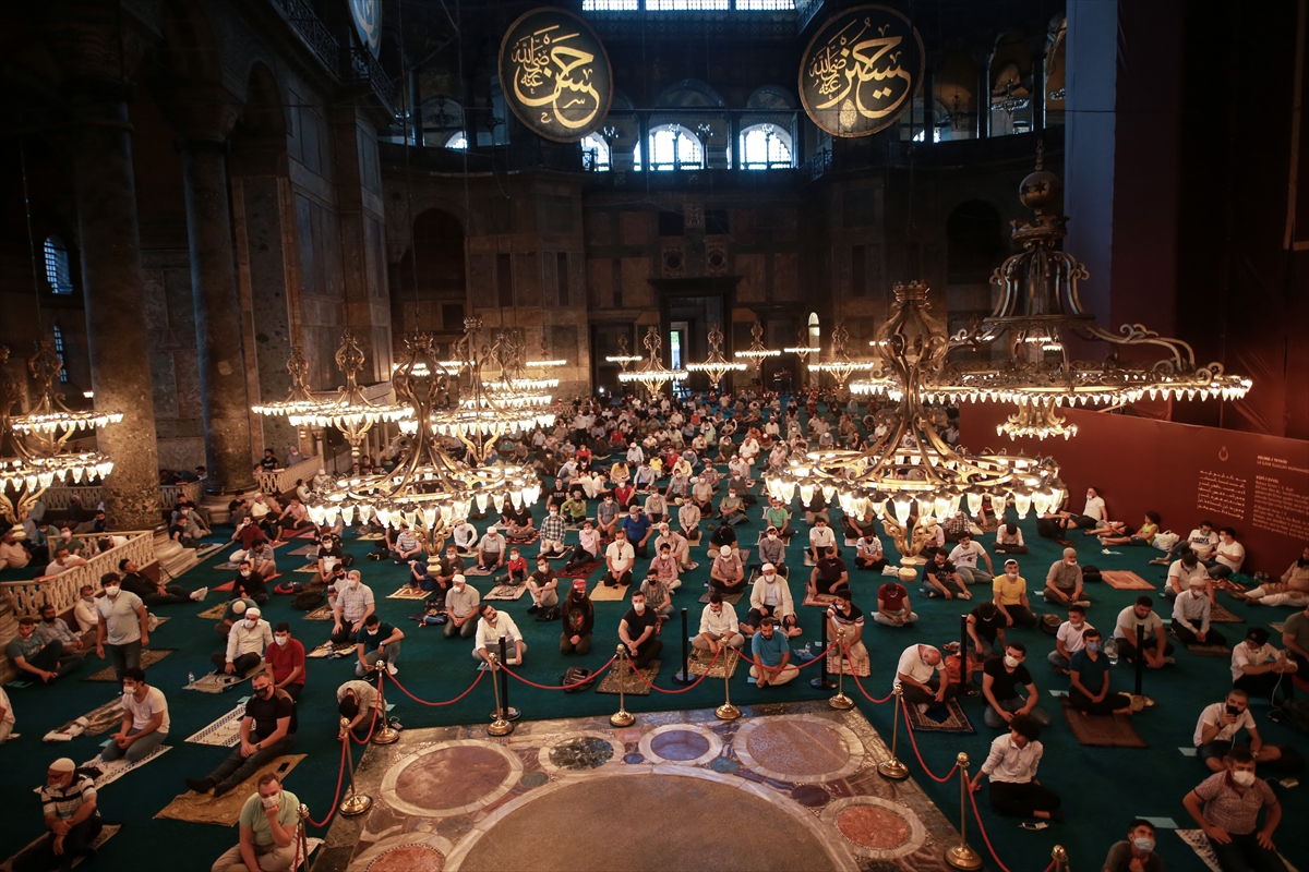 Ayasofya�da ilk bayram namazı