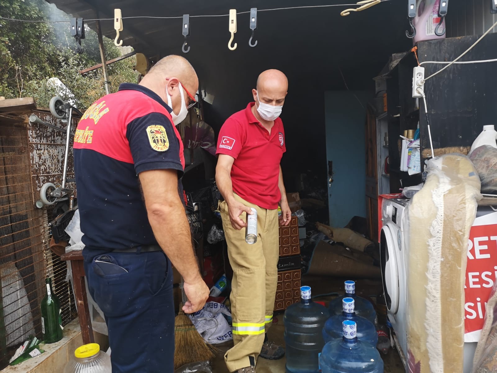 Muğla�da ocakta unutulan yemek evi yaktı