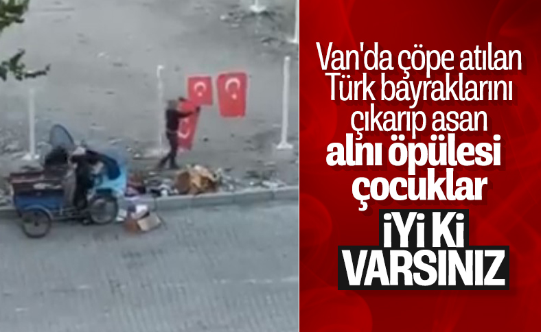Van'da Türk bayrağını çöpten çıkarıp asan çocuklar