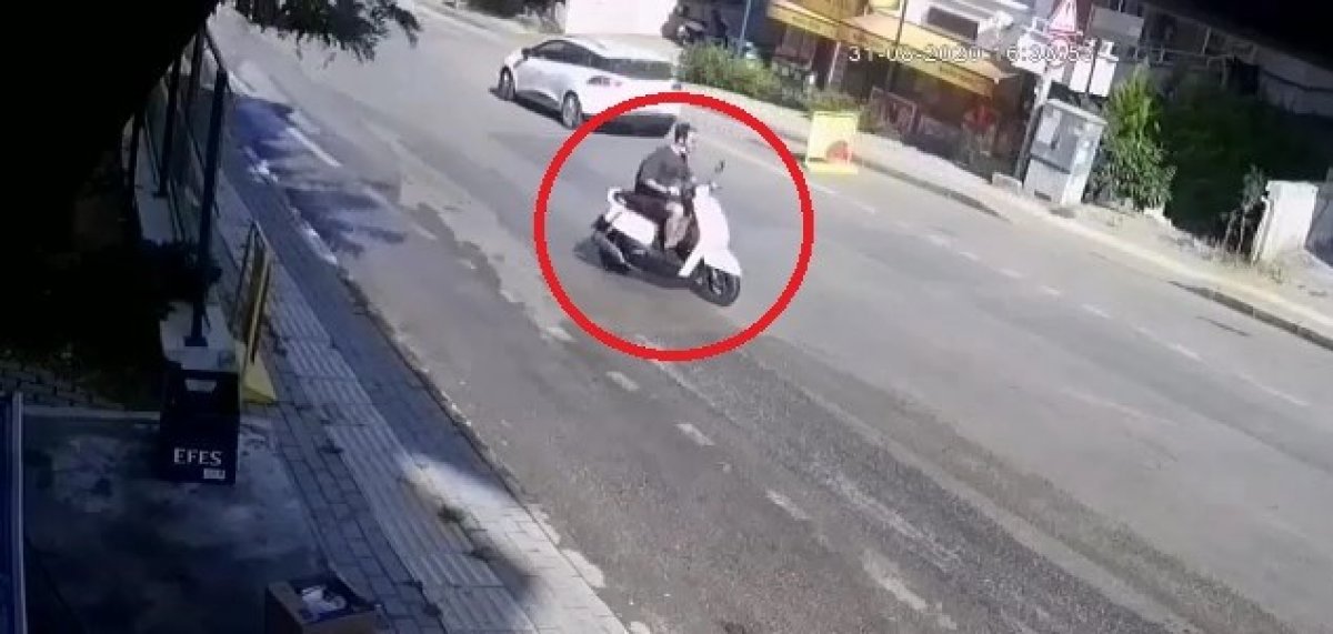 Bursa da kaygan yolda ilerleyemeyen sürücü kaza yaptı #1