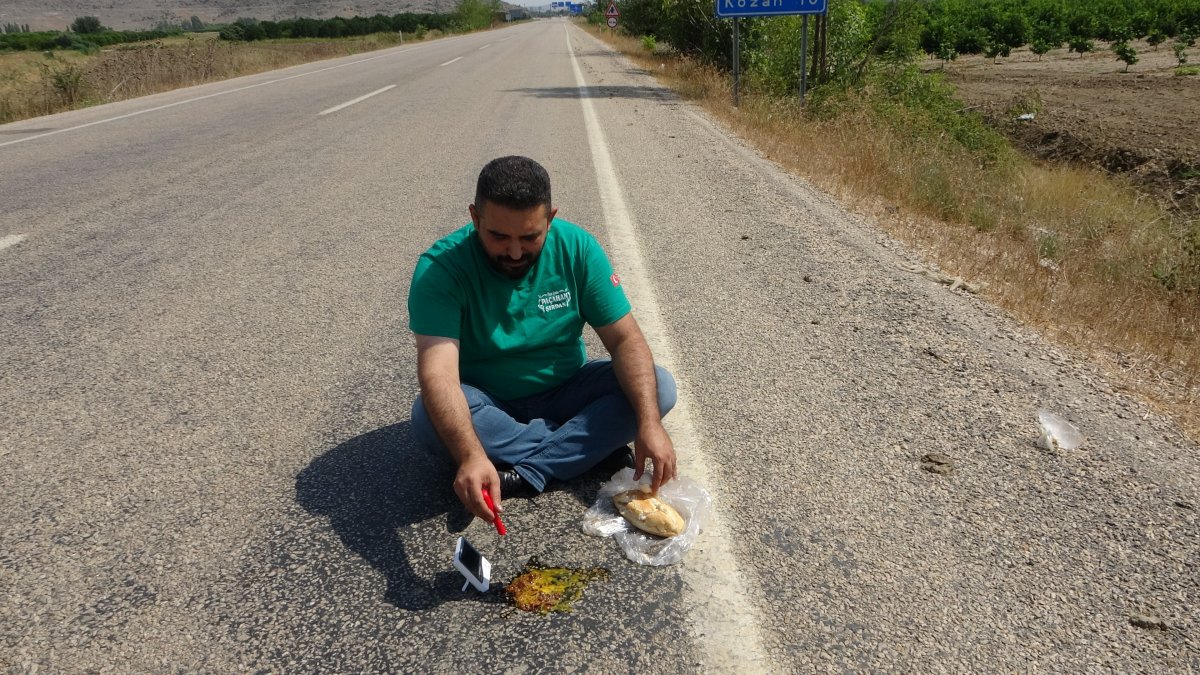 Adana artisans cook eggs and sausage on asphalt # 3