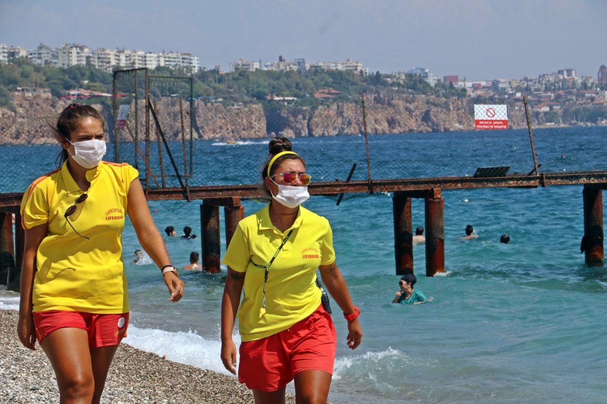 Antalya da kadın cankurtaranlardan  boğulma taklidi  tepkisi  #1