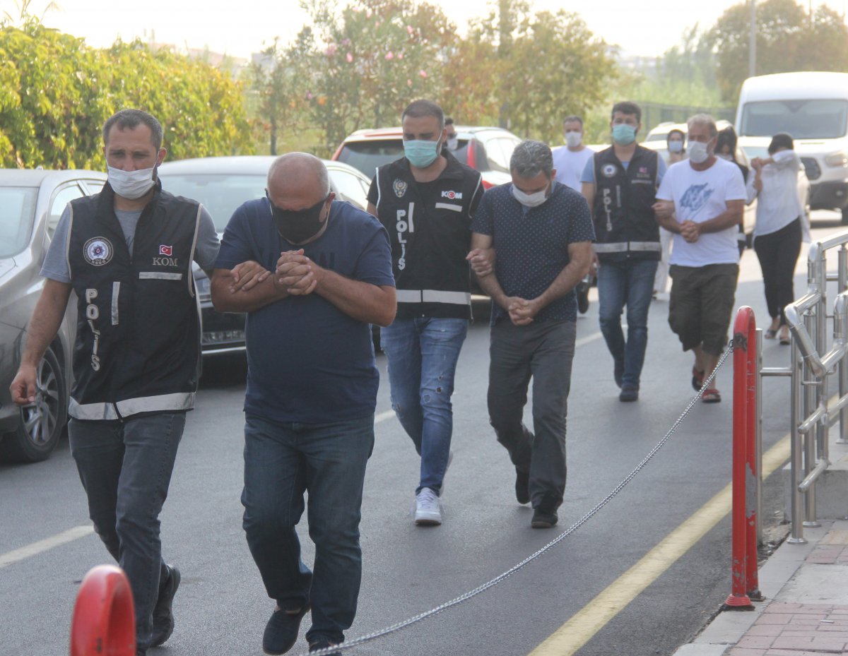 Adana Da Zimmetine Para Geciren 5 Memur Tutuklandi