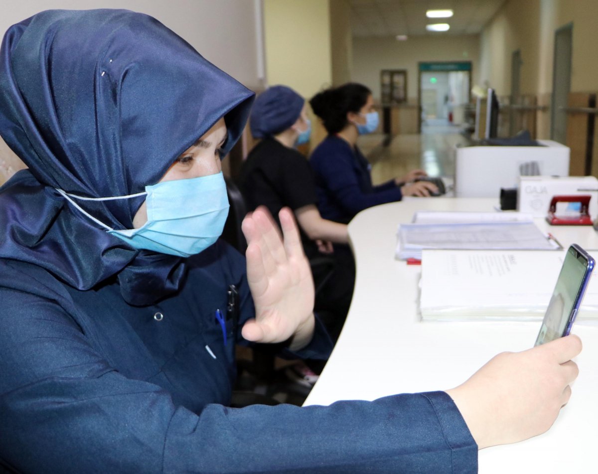 Erzurum Da Gorevli Olan Hemsire Aglayarak Uyarida Bulundu