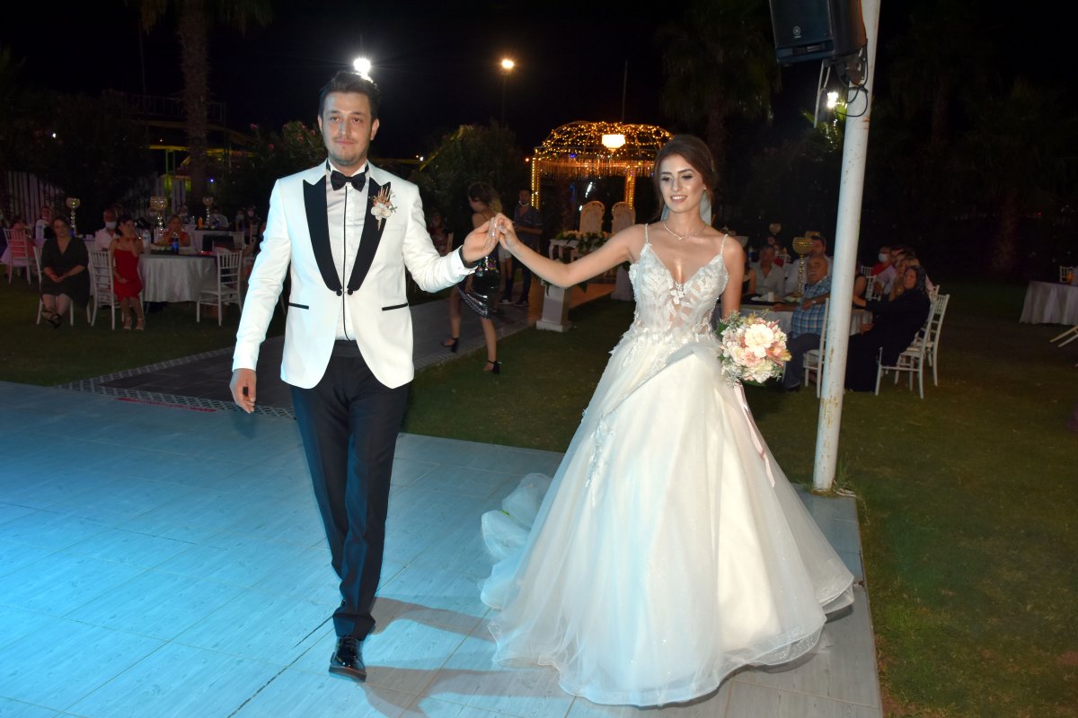 During the wedding in Adana, the song Müslüm Gürses # 2 was played