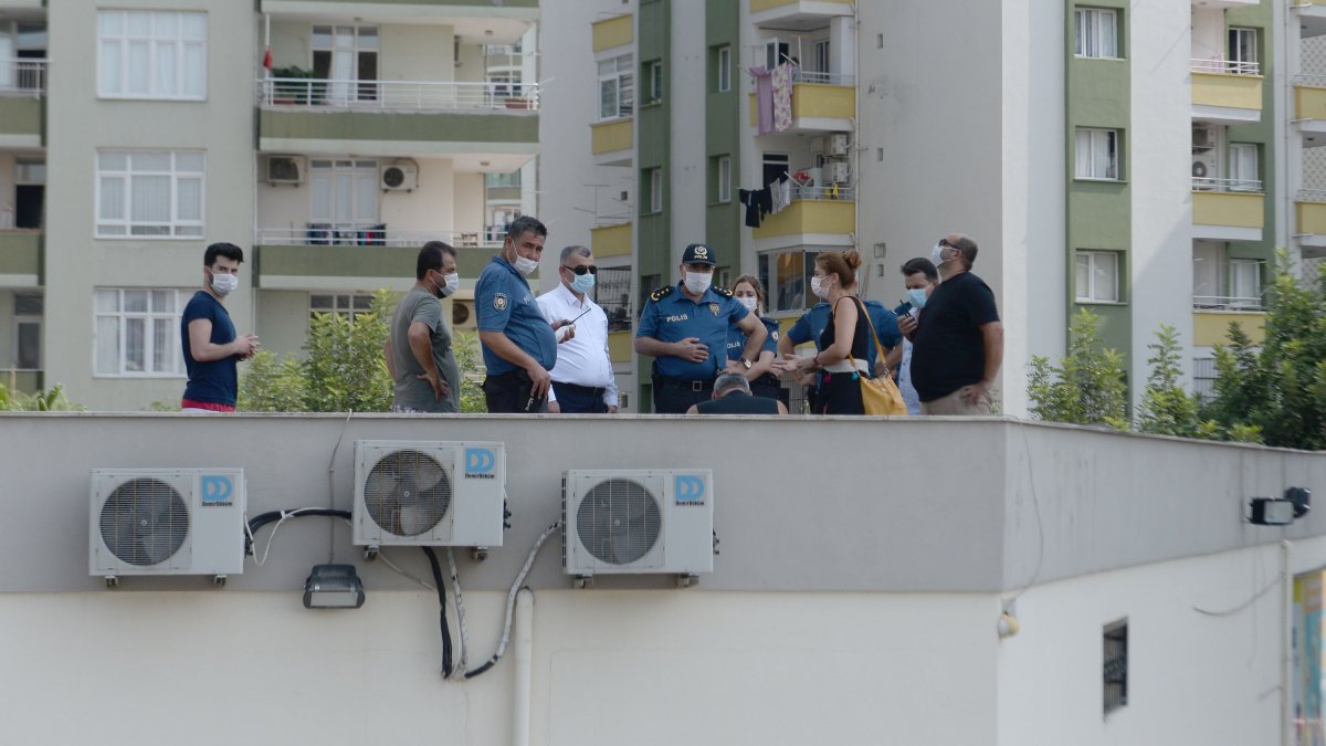 Adana'da pencere silen kadın 11'inci kattan düştü, hayatını kaybetti