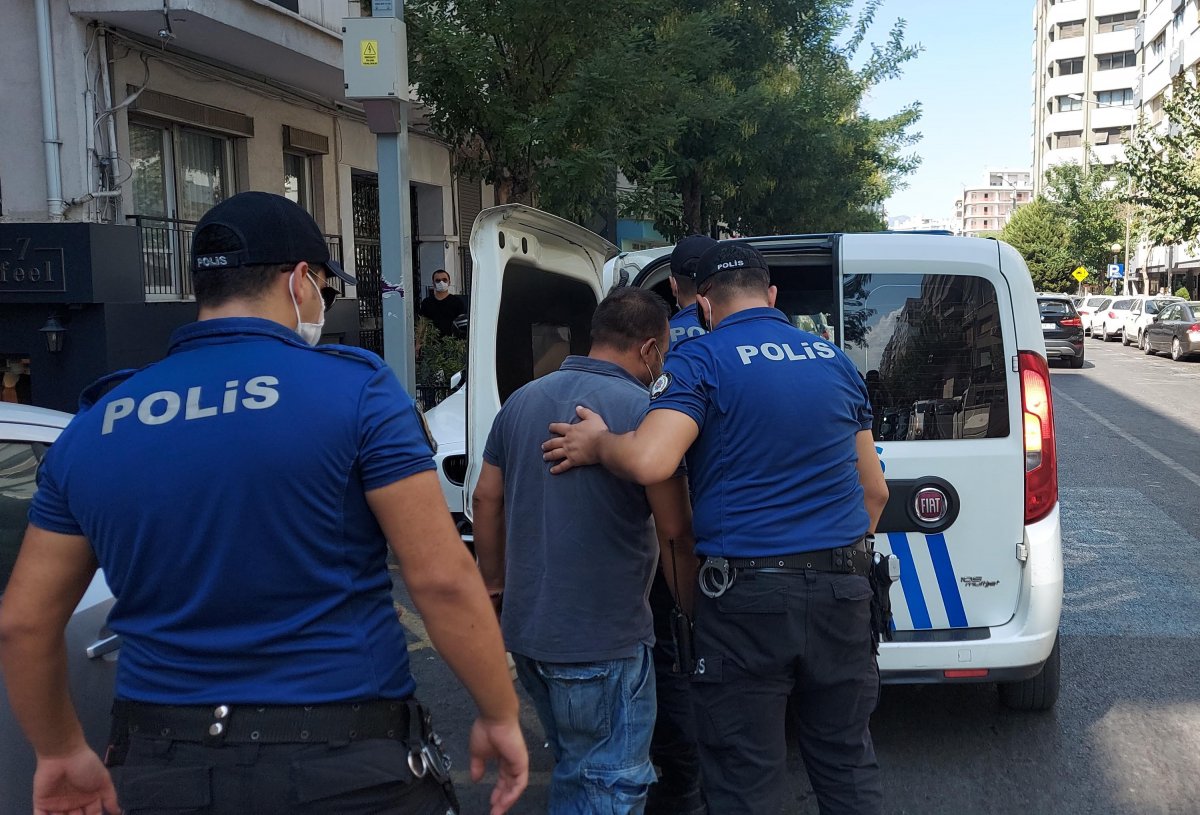 Police say 'stop' to staff members in Izmir # 4