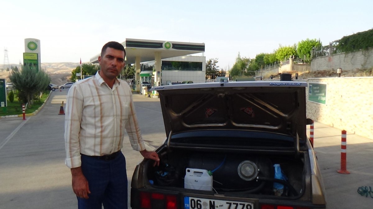 Fizik mühendisi Abbas Bostancı arabasını suyla çalıştıran cihaz yaptı