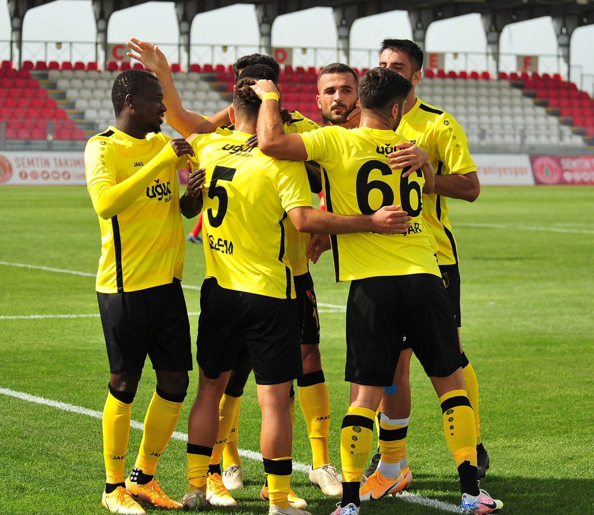 İstanbulspor 3 puanı 3 golle aldı