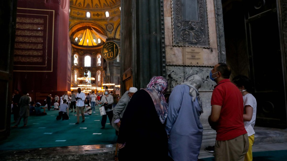 Ayasofya-i Kebir Camii'ni 1,5 milyonun üzerinde kişi ziyaret etti