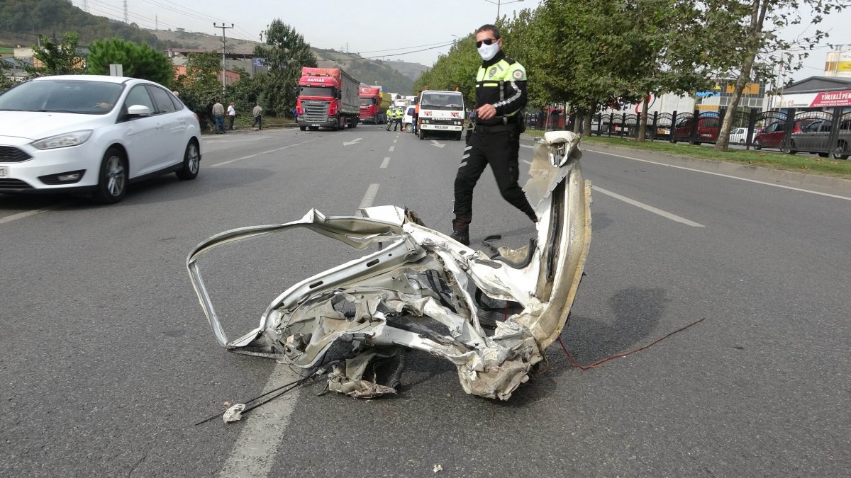 Vehicle that hit the tree in Samsun split into two # 4